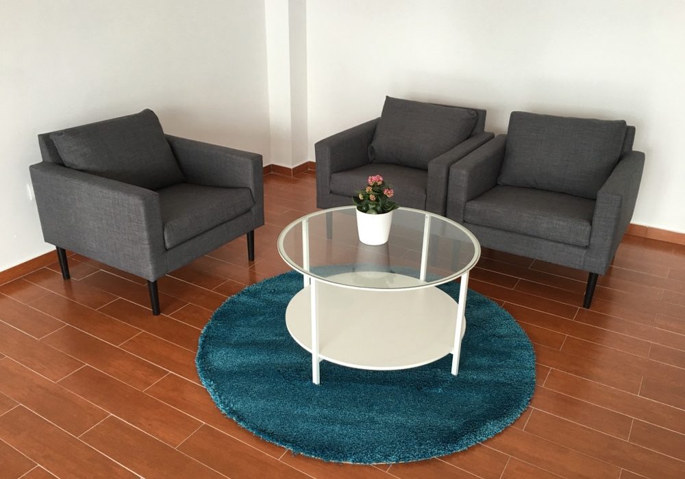 Salón social con infusiones gratuitas
